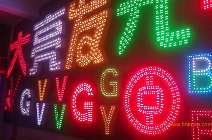 使用穿孔發光字作為樓頂大字的五大優勢，蓄力為你一一道來